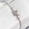 Bouquet Bouqtique Pirinç Zirkon Taşlı Kuğu Model Gümüş Renk Kadın Bileklik BQT35BB7890