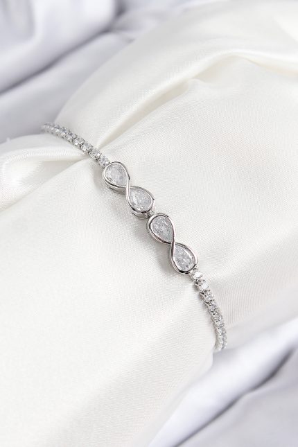 Bouquet Bouqtique Pirinç Zirkon Taşlı Sonsuzluk Model Gümüş Renk Asansörlü Kadın Bileklik BQT35BB7720