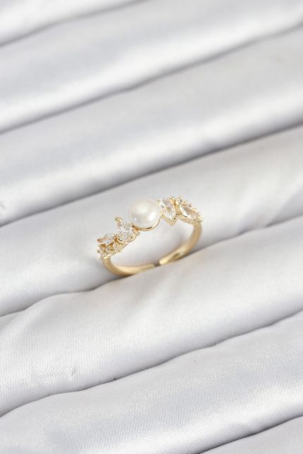 Bouquet Bouqtique Pirinç Gold Renk Zirkon Taşlı İncili Model Kadın Yüzük BQT35BYK3852