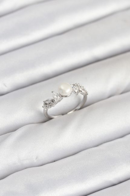 Bouquet Bouqtique Pirinç Gümüş Renk Zirkon Taşlı İncili Model Kadın Yüzük BQT35BYK3853