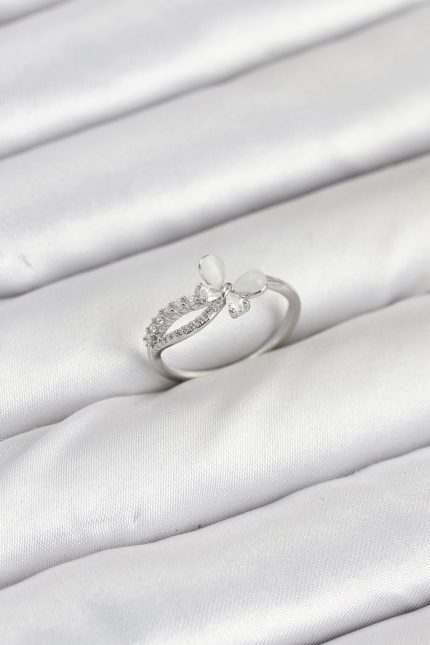 Bouquet Bouqtique Pirinç Gümüş Renk Kelebek Zirkon Taşlı Kadın Yüzük BQT35BYK3855