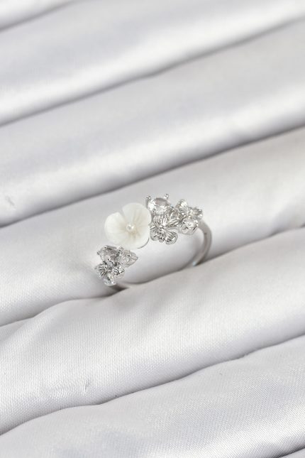 Bouquet Bouqtique Pirinç Gümüş Renk Çiçek Model Zirkon Taşlı Kadın Yüzük BQT35BYK3879