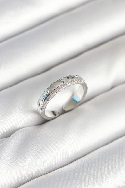 Bouquet Boutique Gümüş Renk Şerit Zirkon Taşlı Kadın Yüzük BQT35BYK3904