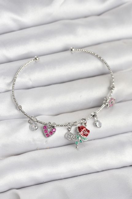 Bouquet Boutique Gül Charmlı Gümüş Renk Pirinç Kadın Bileklik BQT35BB8044