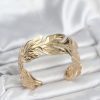 Bouquet Bouqtique Gold Renk Pirinç Levha Yaprak Model Kadın Bileklik BQT35BB8052