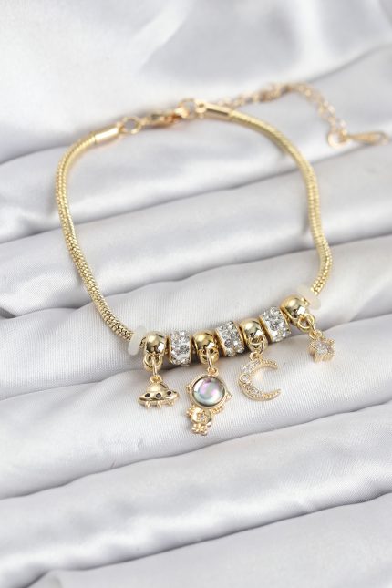 Bouquet Bouqtique Pirinç Gold Renk Uzay Tema Charmlı Kadın Bileklik BQT35BB8179