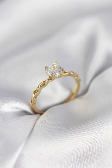 Bouquet Bouqtique Gold Renk Sarmal Zincir Model Tek Taş Model Zirkon Taşlı Kadın Yüzük BQT35BYK3975