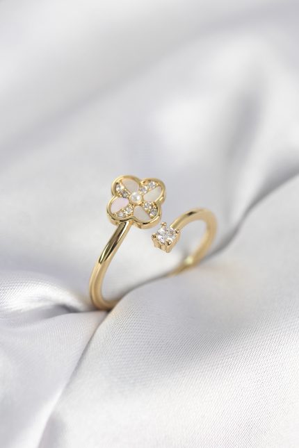 Bouquet Bouqtique Gold Renk Zirkon Taşlı Yonca Model Kadın Yüzük BQT35BYK4054