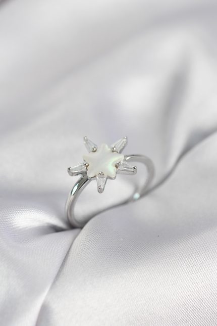 Bouquet Bouqtique Gümüş Renk Yıldız Model Sedefli Zirkon Taşlı Kadın Yüzük BQT35BYK4051