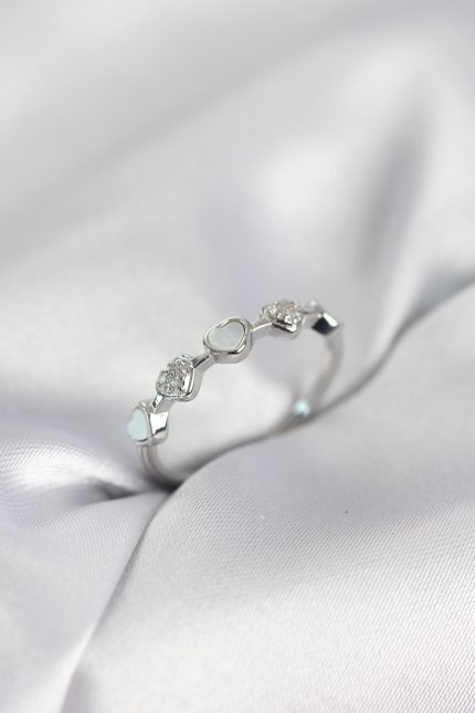 Bouquet Boutique Gümüş Renk Minimal Kalp Model Zirkon Taşlı Pirinç Kadın Yüzük BQT35BYK4061