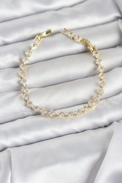 Bouquet Bouqtique Kare Zirkon Taşlı Gold Renk Pirinç Su Yolu Kadın Bileklik BQT35BB8326
