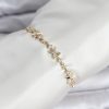 Bouquet Bouqtique Gold Renk Yonca Model Zirkon Taşlı Asansörlü Kadın Bileklik BQT35BB8341