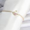 Bouquet Bouqtique Pirinç Gold Renk Zirkon Taşlı Swan Model Su Yolu Kadın Bileklik BQT35BB8472