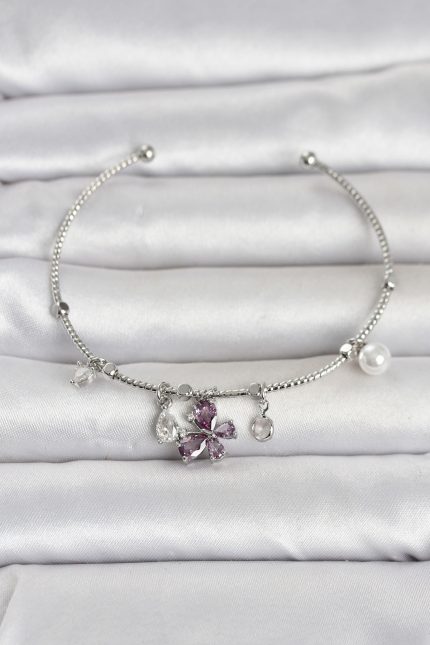 Bouquet Bouqtique Pirinç Gümüş Renk Mor Kelebek Detaylı Charmlı Kadın Bileklik BQT35BB8485