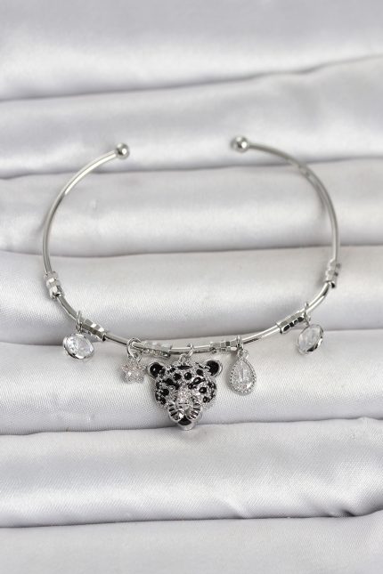 Bouquet Bouqtique Pirinç Gümüş Renk Leopar Detaylı Charmlı Kadın Bileklik BQT35BB8489