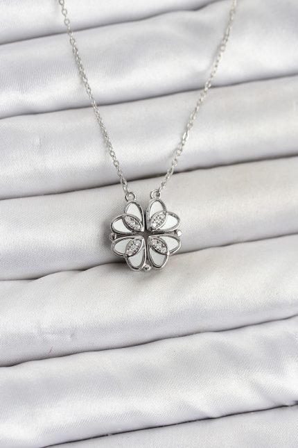 Bouquet Bouqtique 316L Çelik Zincir Gümüş Renk Açılır Yonca Model Kadın Kolye BQT35BKO11065
