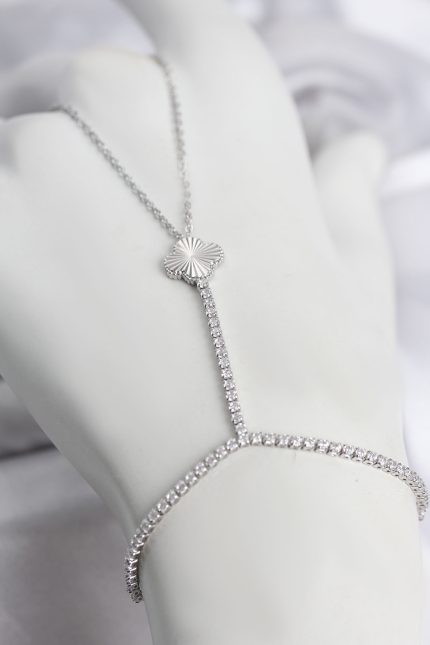 Bouquet Boutique Gümüş Renk Pirinç Lazerli Yonca Model Zirkon Taşlı Şahmeran BQT35SN778