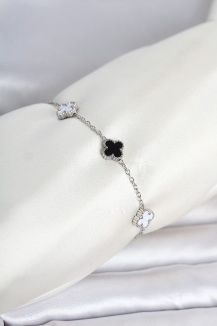 Bouquet Bouqtique 316L Çelik Gümüş Renk Siyah Beyaz Baby Yonca Model Kadın Bileklik BQT35BB8556