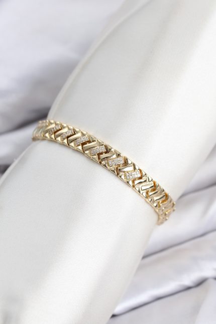 Bouquet Boutique CM Geometrik Model Zirkon Taşlı VIP Seri Gold Renk Pirinç Kadın Bileklik BQT35BB8616