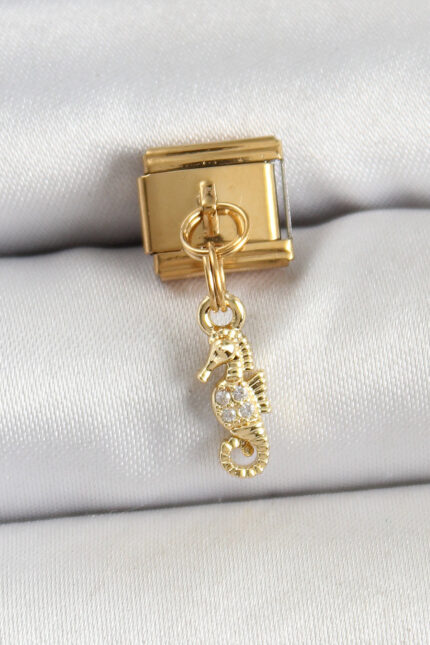 Bouquet Boutique 316L Çelik Sallantılı Zirkon Taşlı Deniz Atı Model Gold Renk Nomination Charm BQT35BC1430