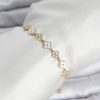 Bouquet Bouqtique Gold Renk Zirkon Taşlı Sıralı Yonca Model Asansörlü Kadın Bileklik BQT35BB8340