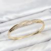 Bouquet Bouqtique Gold Renk Zirkon Taşlı Sarmal Model Kadın Kelepçe Bileklik BQT35BB8635