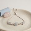 Bouquet Bouqtique Gümüş Renk Zirkon Taşlı Pirinç Renkli Papatya Model Asansörlü Bileklik BQT35BB8831