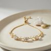 Bouquet Bouqtique Gold Renk Zirkon Taşlı Pirinç Sarmaşık Çiçek Model Asansörlü Bileklik BQT35BB8832
