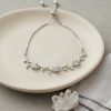 Bouquet Bouqtique Gümüş Renk Zirkon Taşlı Pirinç Sarmaşık Çiçek Model Asansörlü Bileklik BQT35BB8833