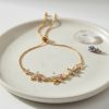 Bouquet Bouqtique Pirinç Gold Renk Çiçekli Model Zirkon Taşlı Asansörlü Bileklik BQT35BB8838