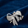 Bouquet Bouqtique Gümüş Renk Zirkon Taşlı Fiyonk Model Broş BQT35BR514