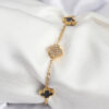Bouquet Bouqtique 316L Çelik Gold Renk Siyah ve Zirkon Taşlı Baby Boy Yonca Kadın Bileklik BQT35BB7953