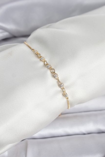 Bouquet Bouqtique Gold Renk Zincir Model Zirkon Taşlı Pirinç Asansörlü Kadın Bileklik BQT35BB8332