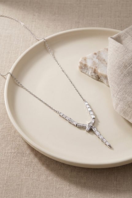 Bouquet Bouqtique Pirinç Gümüş Renk Zirkon Taşlı Yılan Model Kadın Kolye BQT35BKO11264